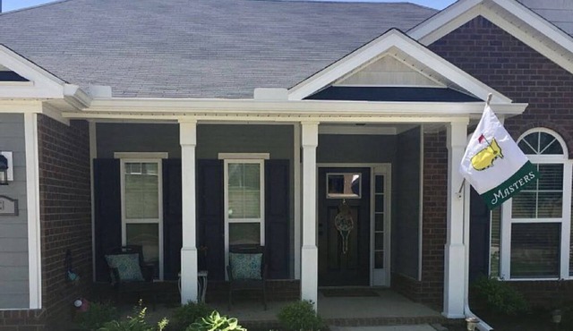 FOUR BEDROOMS! Quiet and convenient Masters rental. Easy access to everything.