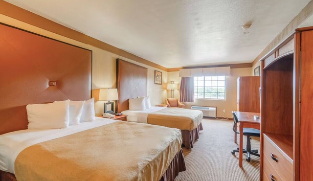 Four Budget Rooms w/Queen Beds Near US-181 – Perfect for Exploring Beeville