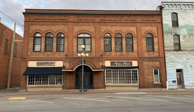 Four Eleven Suites a Vintage Renovation in Downtown Vinton