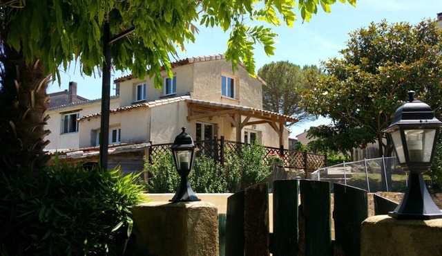 Four independent cottages in an old farmhouse with swimming pool - "Languedoc"
