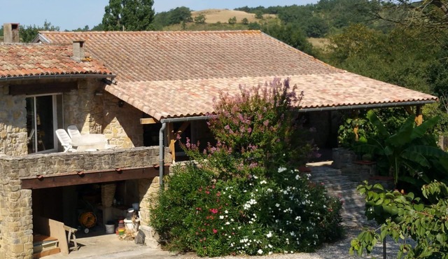 Four independent cottages in an old farmhouse with swimming pool - "Bourgogne"