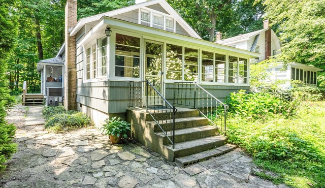 Four Night Min! Lakeside Home With 800 Feet Of Association Beach!