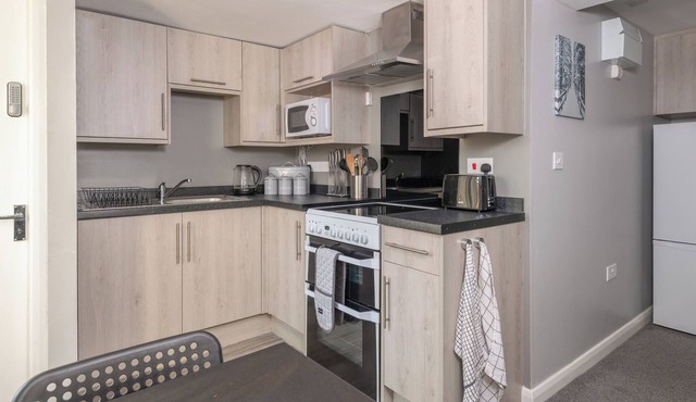 Four Oaks Apartment | 4 Guests | Garden | Hot Tub