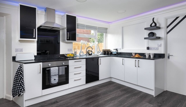 Four Oaks House | 6-16 | Hot Tub | Big Games Room