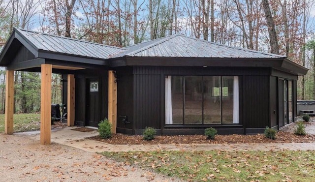 Four Pines Cabin - Private Cozy Cabin on 10 acres with Hot Tub near Baldwin