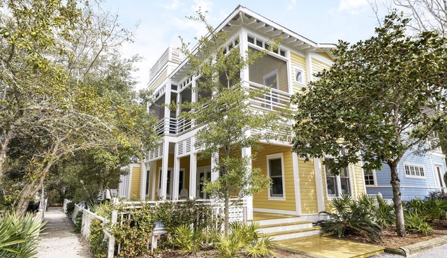 Four Porches and Private Tower in Seaside, FL + 2 Adult Bikes!