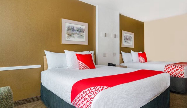 Four Queen Bed Rooms w/Private Bath – Perfect Stay Close to Local Adventures