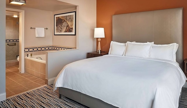 Four Relaxing Suite with Living Area | Welcoming Hotel in Vegas Strip
