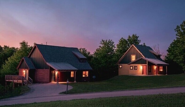 Four Season Cabin Great for Family and Couples Retreat