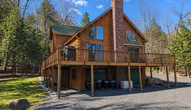 Four Season cabin with access to Moosehead Lake and recreation trails