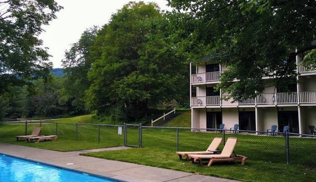 Four Season Condo: seasonal pool, ski, hike, bike & golf