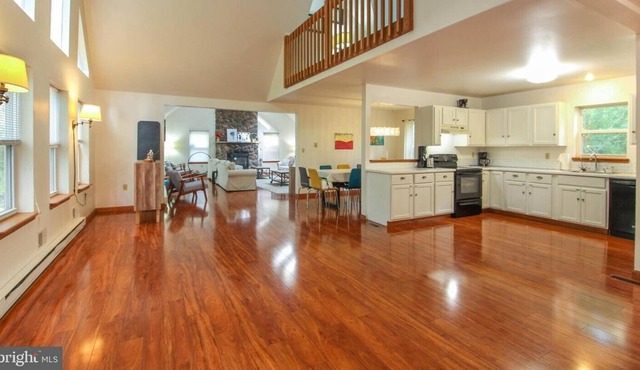 Four Season Getaway!!! Newly Renovated large home, Amenity filled community.