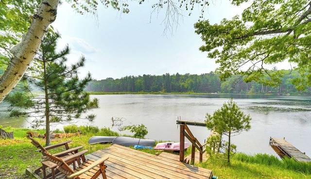 Four-Season Lake Cabin w/Canoe & Paddle Boat!