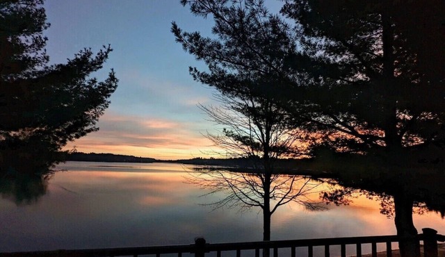 Four Season Lake House with Incredible Views and Lake Frontage/Sleeps 24