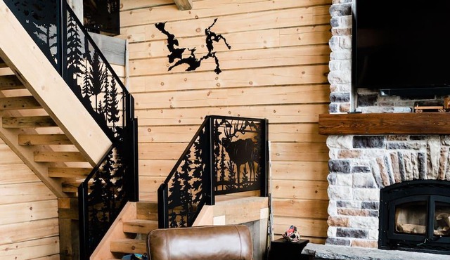 Four season luxury A-frame cottage on the lake