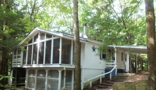 Four Season Moose Pond Cottage. Skiing, Hiking, Beach, Tennis Courts And Pool!