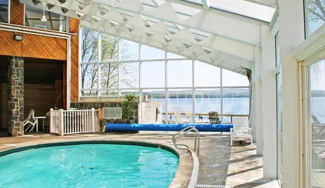 Four-Season Resort on the Shore of Calabogie Lake