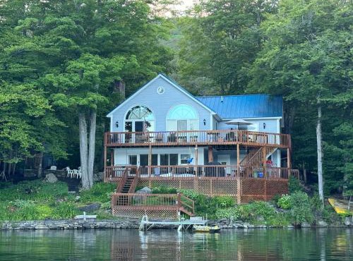 Four Season Ski, Lake, And Golf Chalet on Lake Rescue