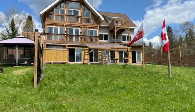 Four seasons cottage escape. Beautiful place of privacy and wilderness.