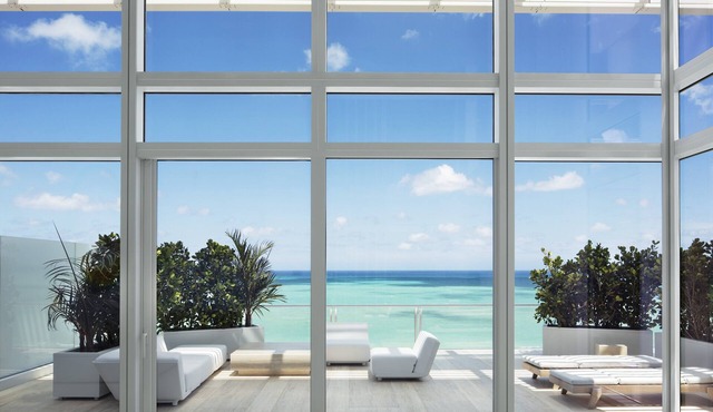 Four Seasons Hotel at The Surf Club