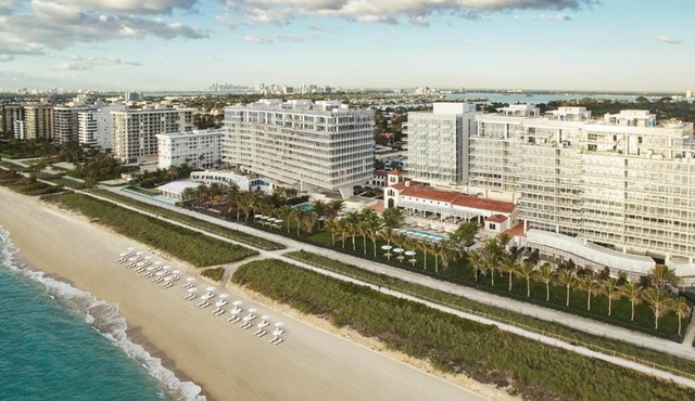 Four Seasons Hotel at The Surf Club