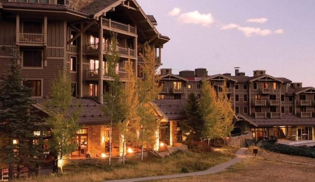 Four Seasons Jackson Hole 3BR/3Bath Resort Property. Ski in and Ski out 5 Star