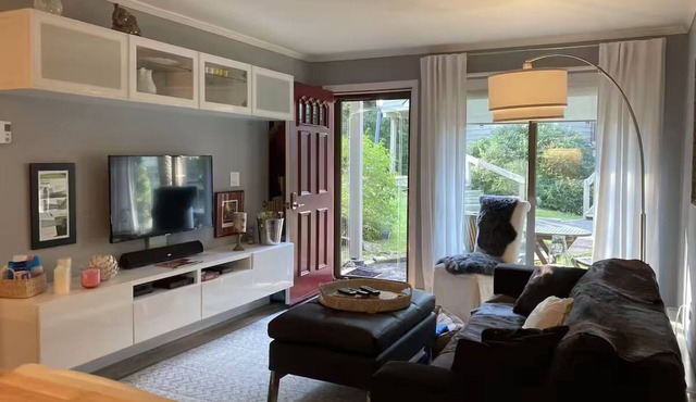 Four Seasons Luxury Mountain Retreat next to hiking trails