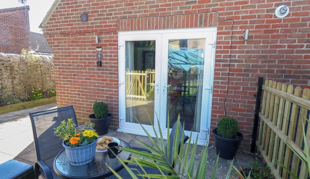 FOUR SEASONS, pet friendly, with a garden in Easton Portland