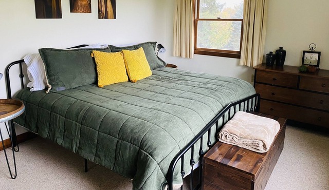 Four Seasons Suite (Hocking Hills)