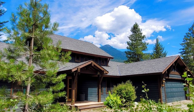 Four Sisters Lodge-Spacious 5-bedroom house in fabulous Mazama with WiFi, AC