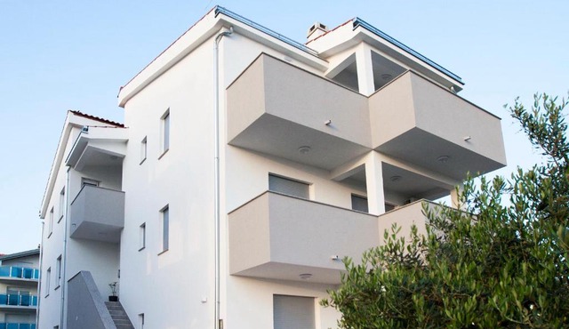 Four Stars Apartments