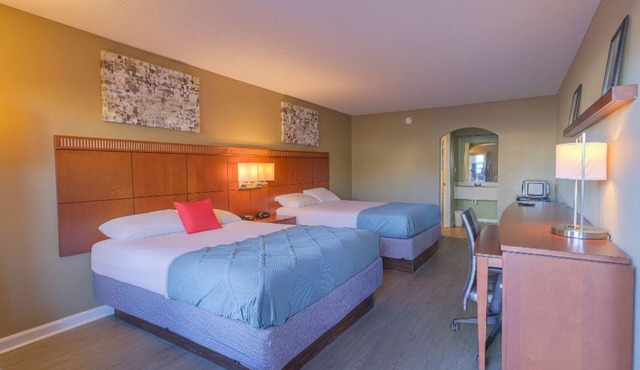 Four Stylish 2 Queen Bed Units with Serene Spaces Perfect for Large Groups