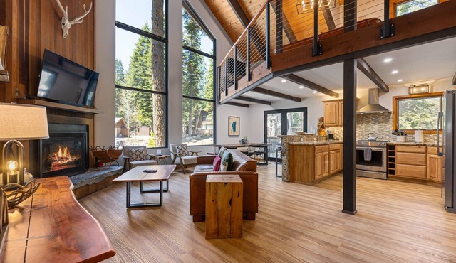 Four Summits- Hot Tub- Pool Table- Close to Lake
