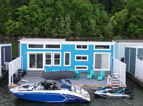 Four Suns - Lake Front Floating House Retreat