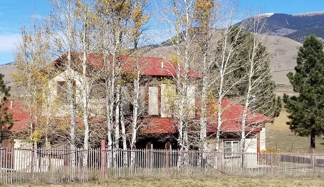 FOUR TOES MOUNTAIN LODGE nestled in the Sangre de Cristo Mtns/Ski/Hike/Fish/Hunt