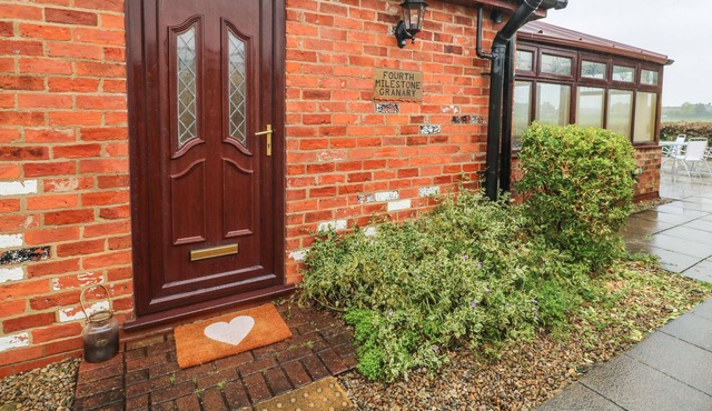FOURTH MILESTONE GRANARY, romantic, with a garden in York