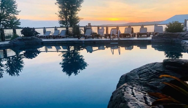 Fourwinds Lakeside Inn & Marina