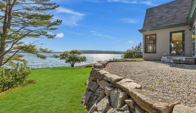 Fox Beach House! Oceanfront home, sleeps 10!