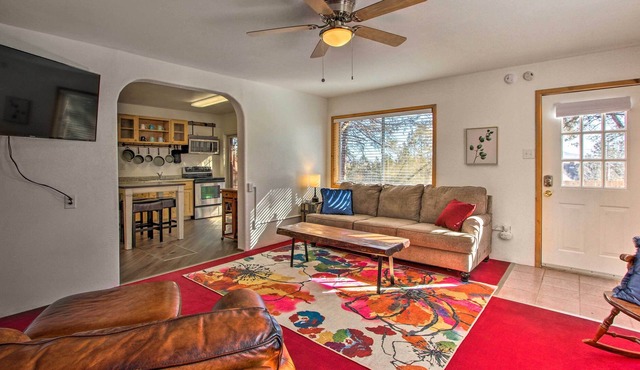 'Fox Cottage' - Quiet Escape w/ Private Deck!