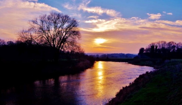 Fox Cottage sleeps 7, wild swimming& river fishing