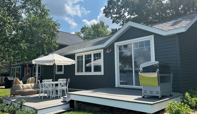 Fox Cottage, beautifully renovated George Lake cottage, miles from Spicer