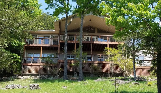 Fox Den- MAGNIFICENT Lake View! 5 minute walk or drive to shoreline!