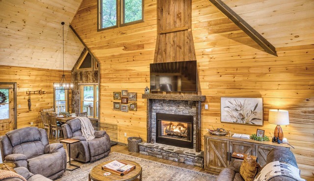 Fox Den - Stunning, view, hot tub, game room, pets