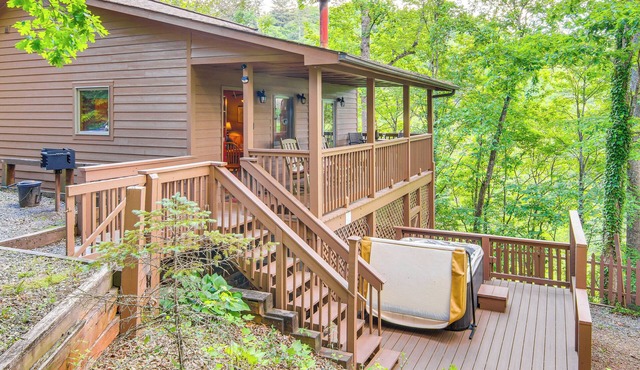'fox Den' w/Hot Tub! 22 Mi to Cataloochee Skiing
