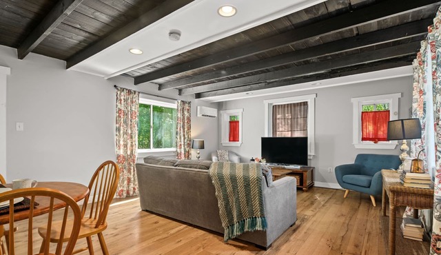 Fox Field Cottage in Arden | 10 min to Riverfront