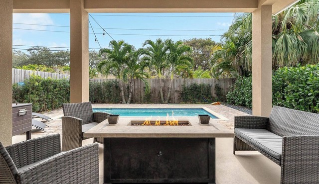 Fox Grand Residence- 6bd, 2 pools, pool table, ping pong
