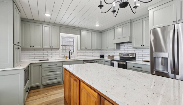 Fox Haven Retreat-modern Cabin-acres of Priv Land