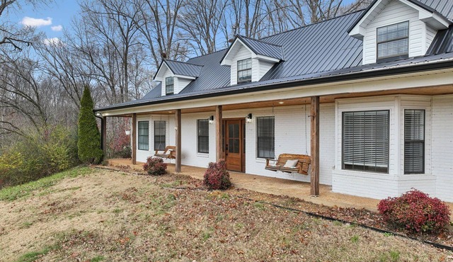 Fox Haven Retreat-Modern Cabin-Acres of Priv Land