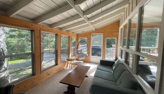 FOX HILL All season retreat at Star Lake, Whiteshell with dock