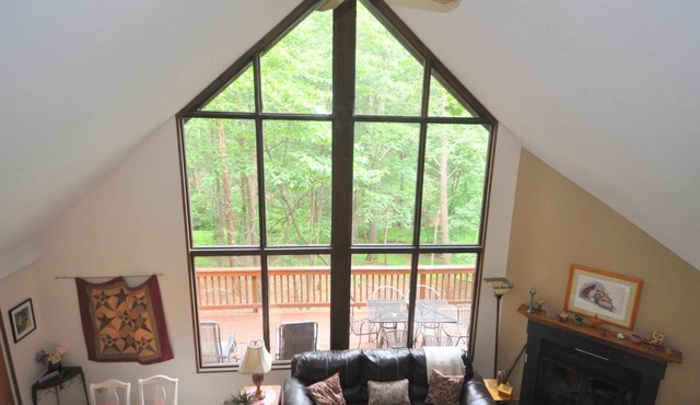 Fox Hollow - Cozy Den With a Hot Tub